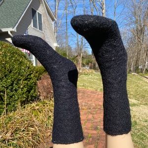 URBAN OUTFITTERS fuzzy socks